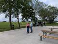 Draußen waren die jüngsten Bewohner des Hofes zu finden, sie weideten noch in Hofnähe.